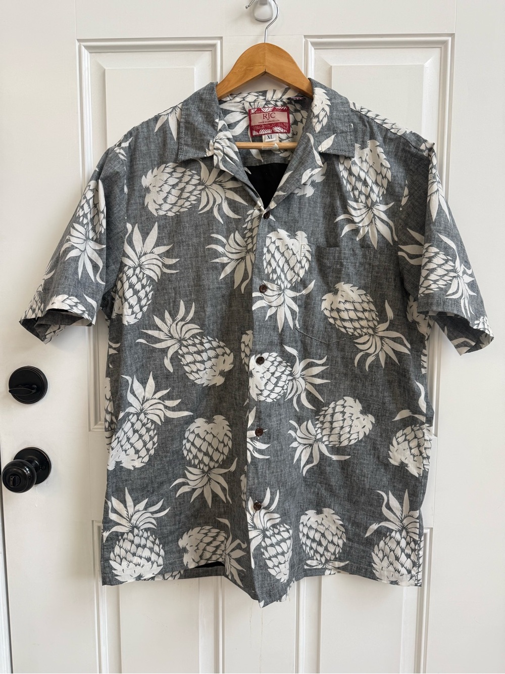Vintage RJC Men’s Reverse Print Pineapple Hawaiian Shirt black & white aloha USA